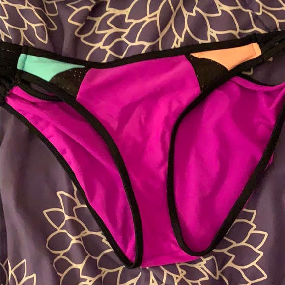 BODY GLOVE BIKINI - Picture 7 of 7